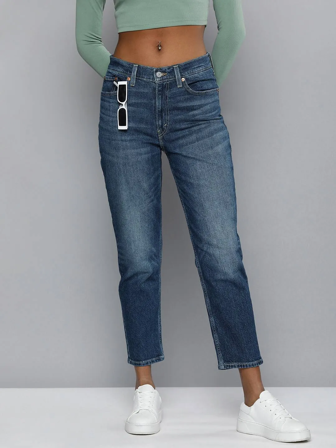Women's High Rise 80's Mom Loose Tapered Medium Faded Jeans