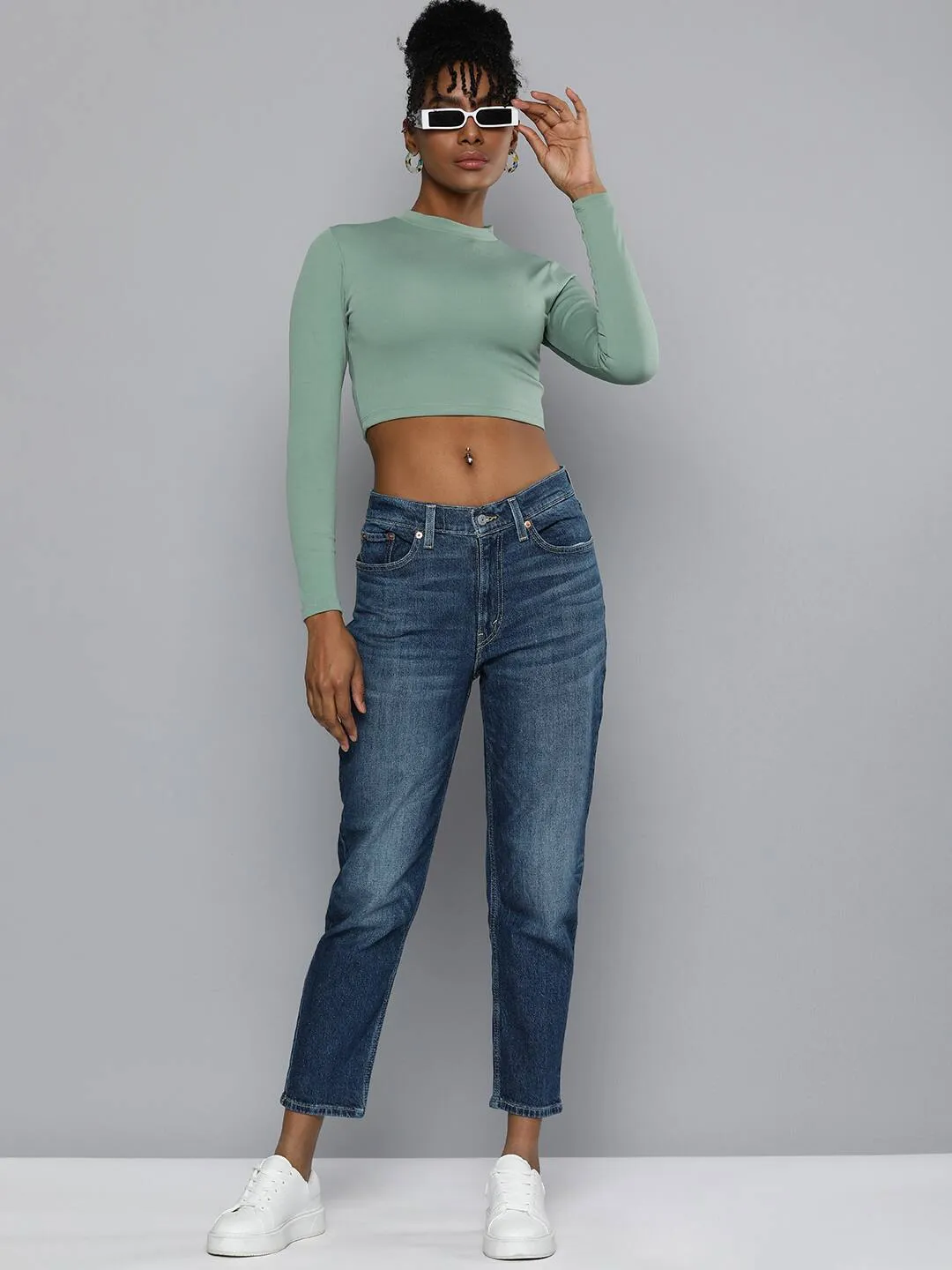 Women's High Rise 80's Mom Loose Tapered Medium Faded Jeans